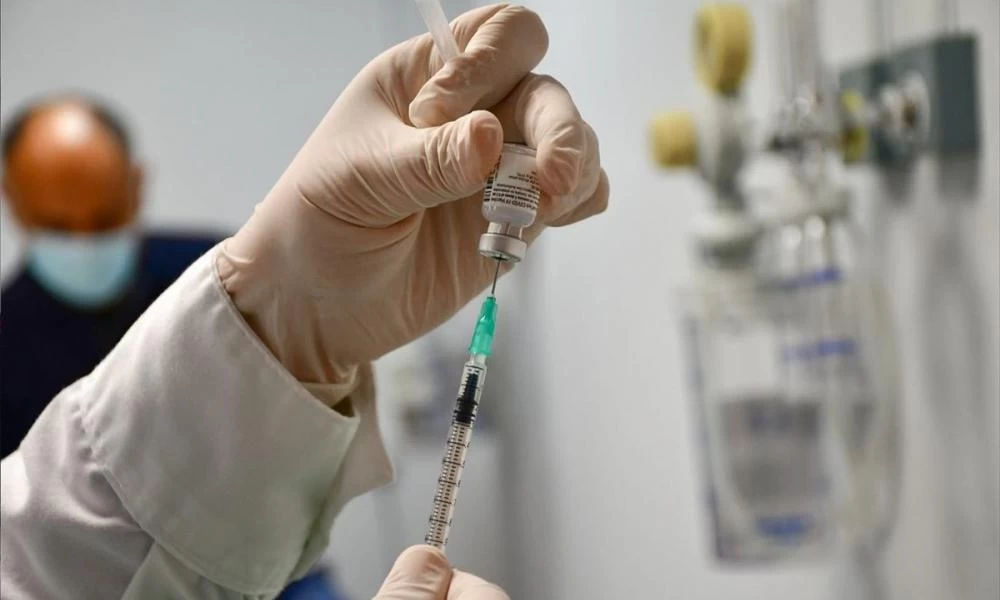 Κρήτη: Στο νοσοκομείο γυναίκα μετά τη δεύτερη δόση εμβολίου